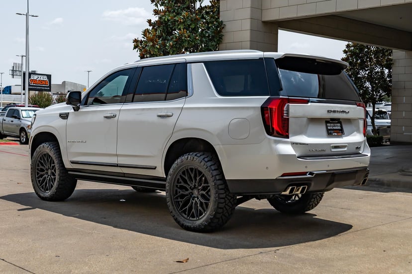 2025 GMC Yukon - Image 2