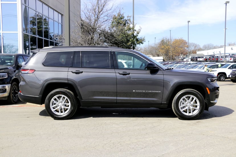 2025 Jeep Grand Cherokee L - Image 1