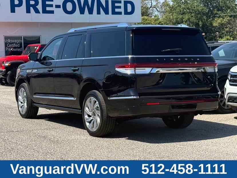 2024 Lincoln Navigator L - Image 2