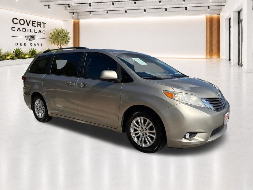 2017 Toyota Sienna - Image 1
