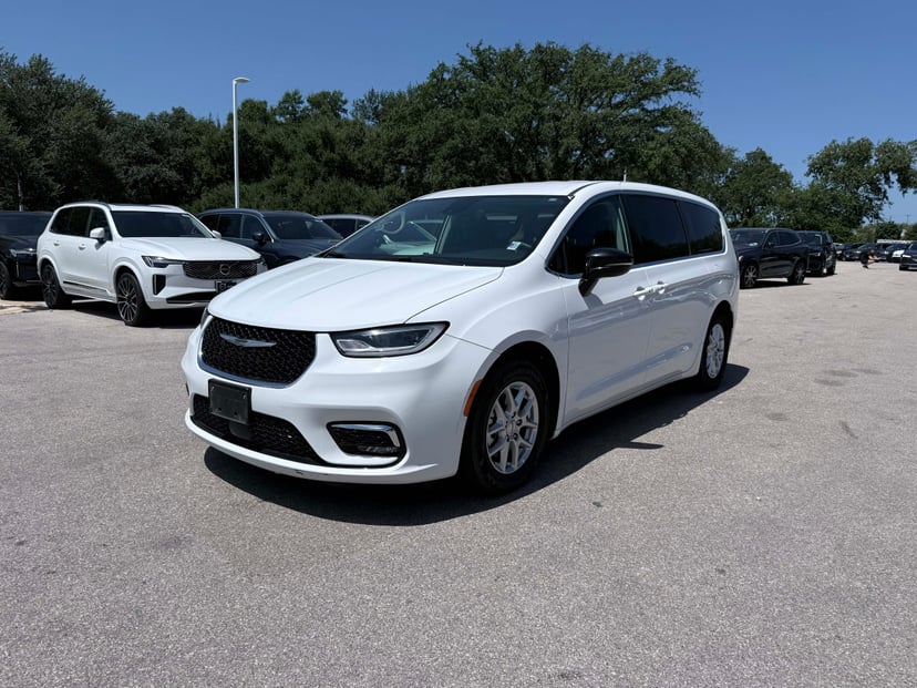 2024 Chrysler Pacifica - Image 1