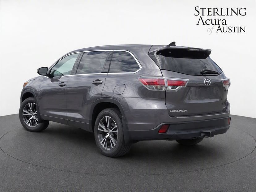 2016 Toyota Highlander - Image 2