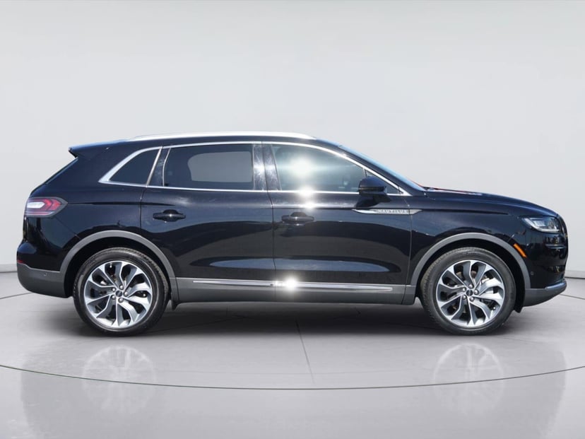2023 Lincoln Nautilus - Image 2