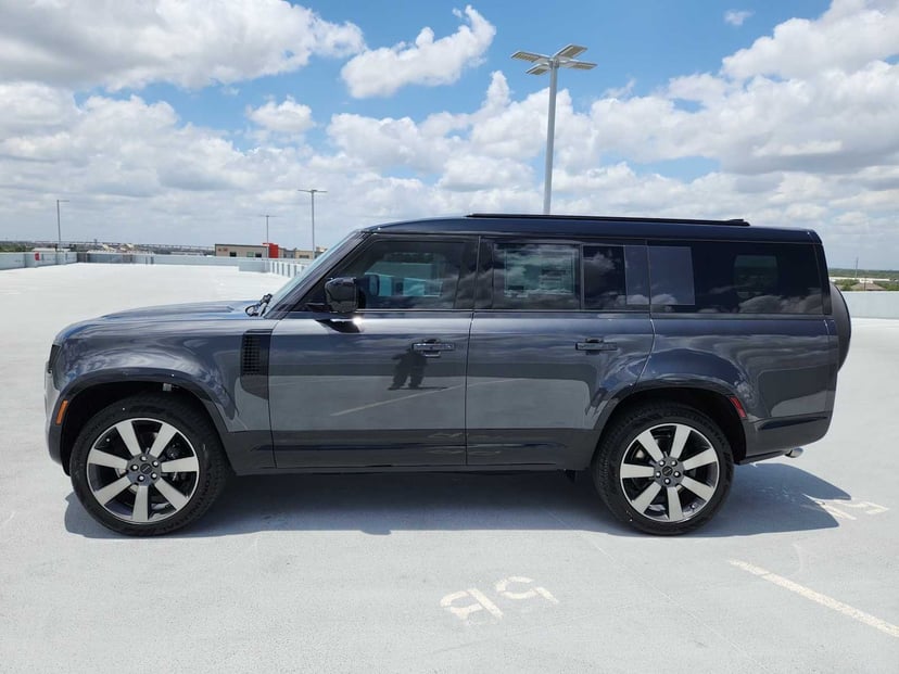 2026 Land Rover Defender - Image 2