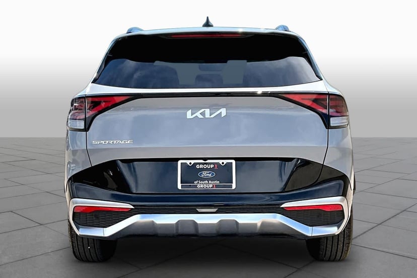 2025 Kia Sportage - Image 3