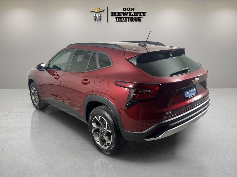 2024 Chevrolet Trax - Image 2