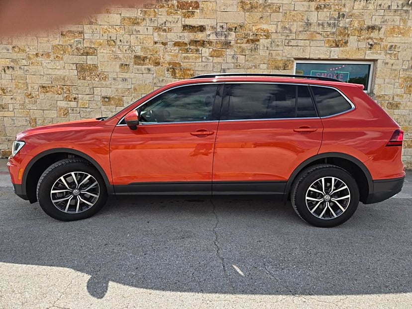 2021 Volkswagen Tiguan - Image 2