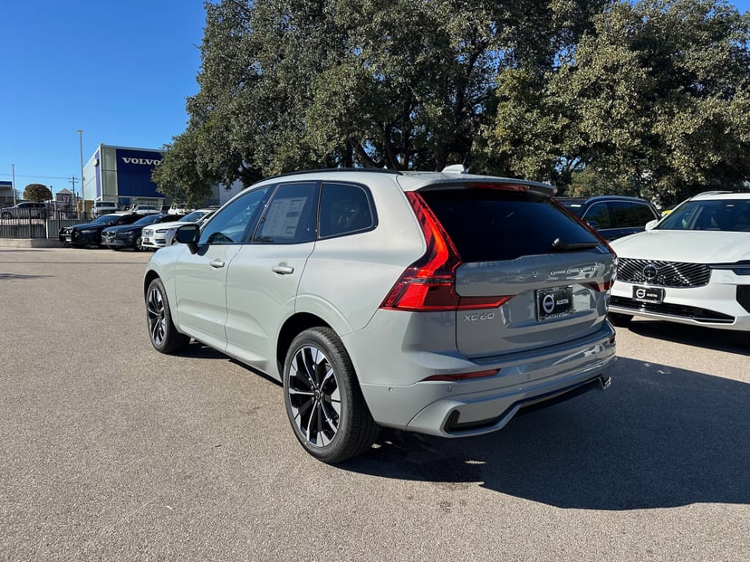 2026 Volvo XC60 - Image 2