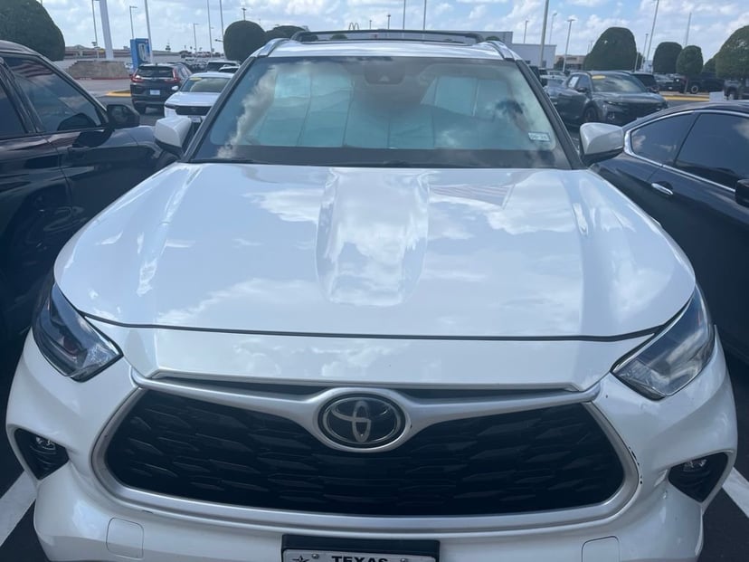2021 Toyota Highlander - Image 2