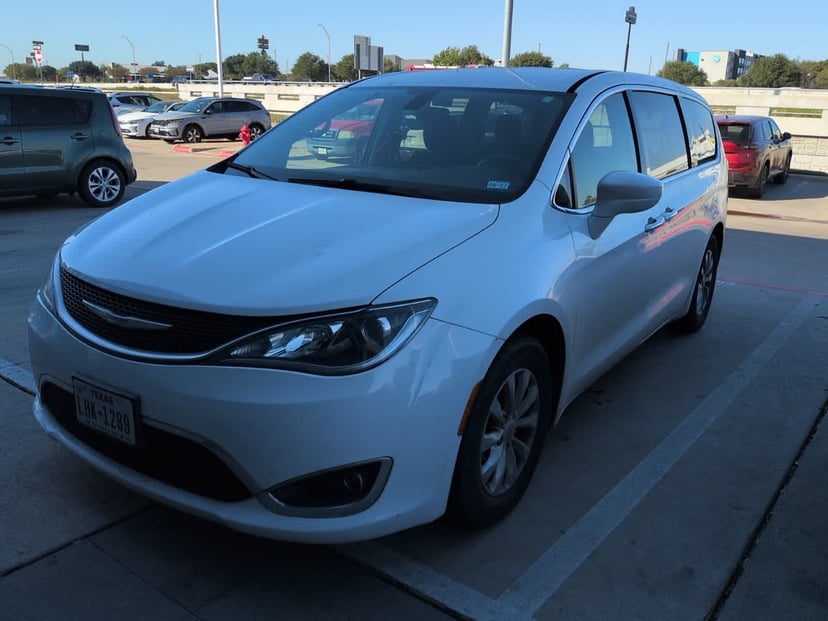 2018 Chrysler Pacifica - Image 1