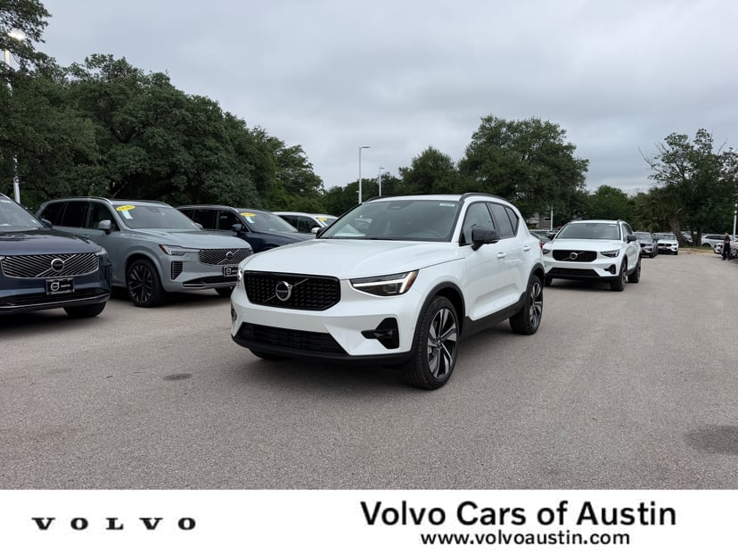 2026 Volvo XC40 - Image 2