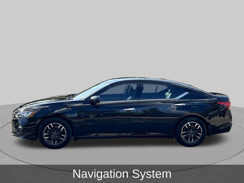 2019 Nissan Altima - Image 2