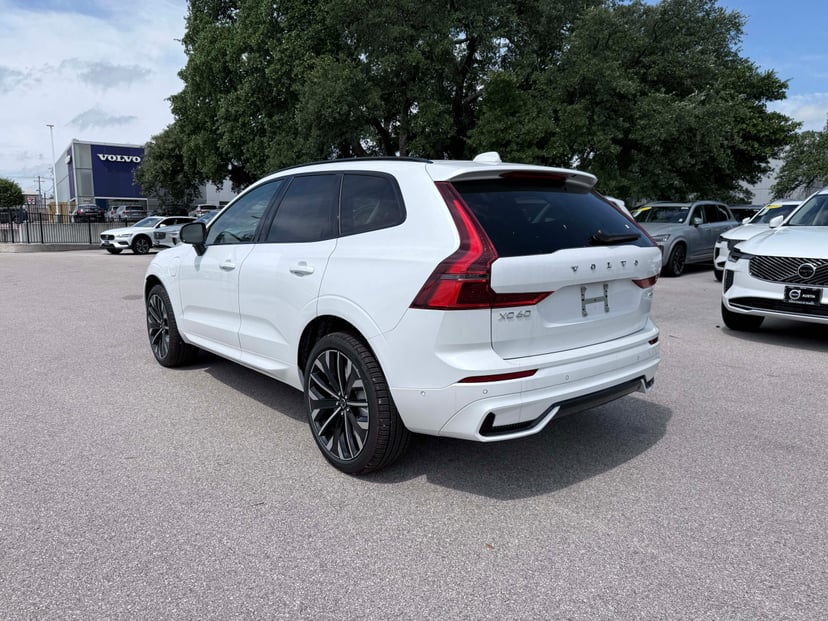 2026 Volvo XC60 - Image 3