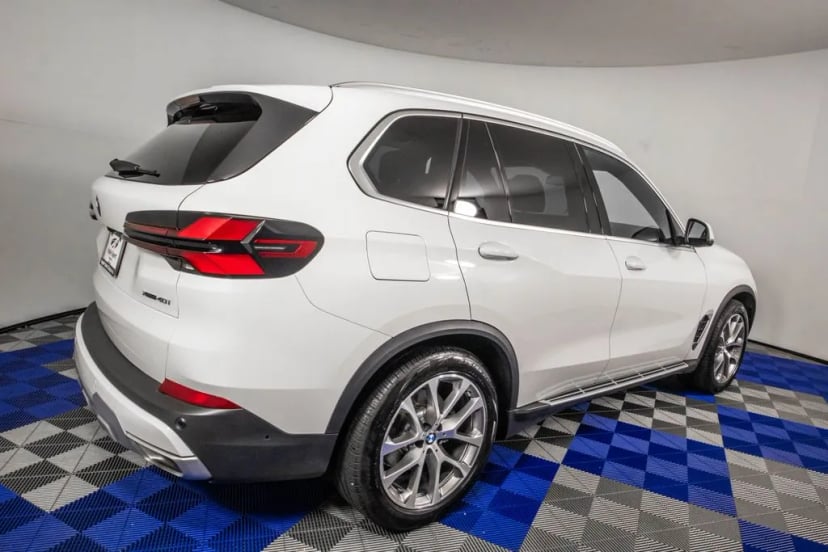 2025 BMW X5 - Image 2