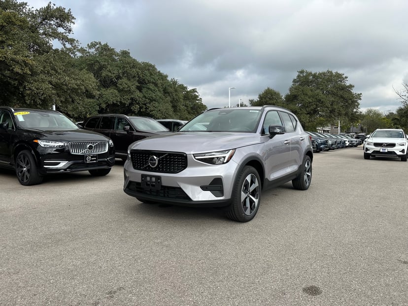 2026 Volvo XC40 - Image 1