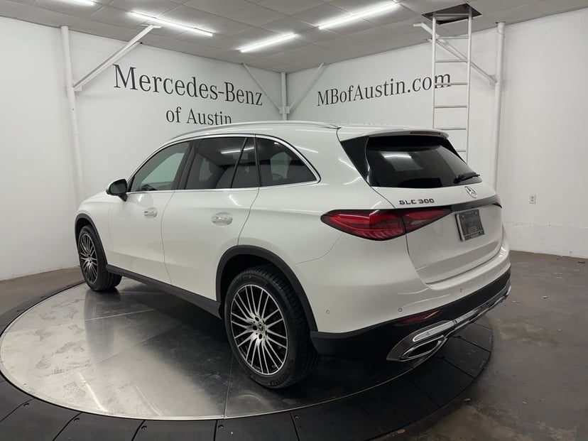 2026 Mercedes-Benz GLC - Image 3