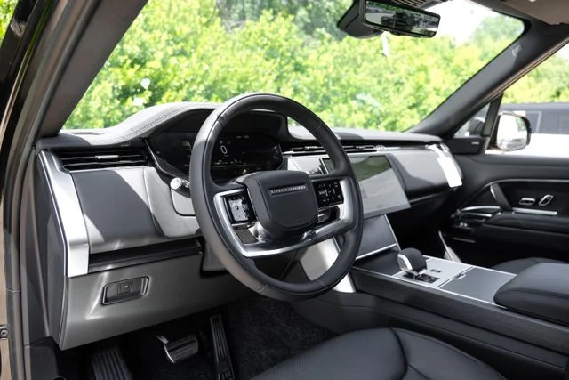 2026 Land Rover Range Rover - Image 3