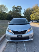 2014 Toyota Sienna - Preview 3
