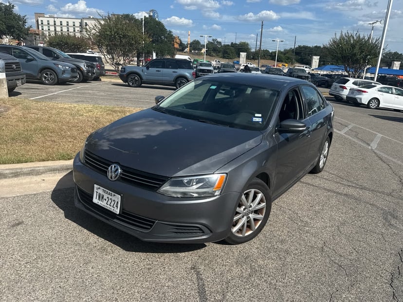 2013 Volkswagen Jetta - Image 2