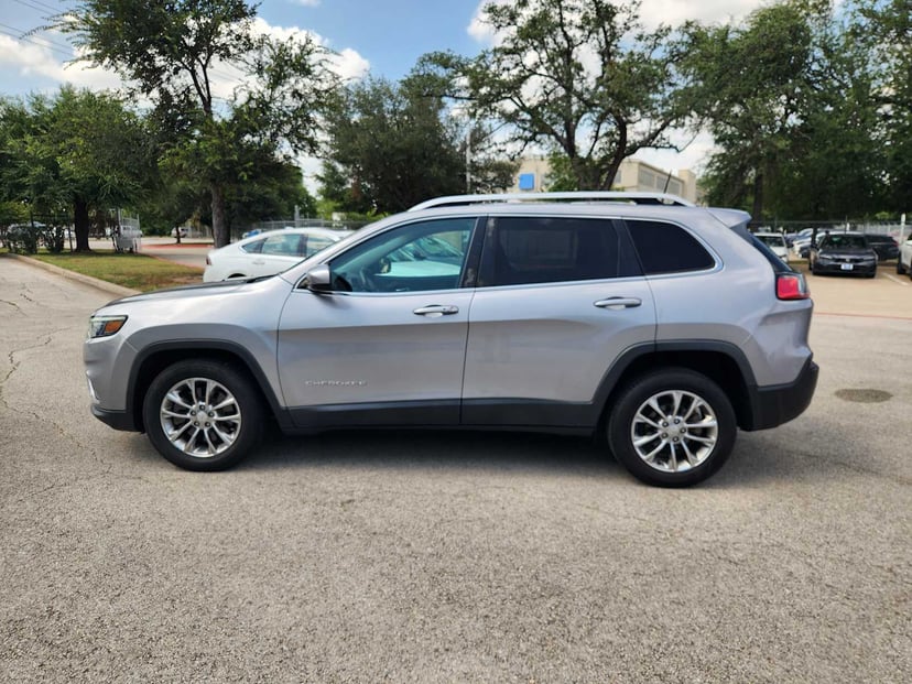 2019 Jeep Cherokee - Image 2