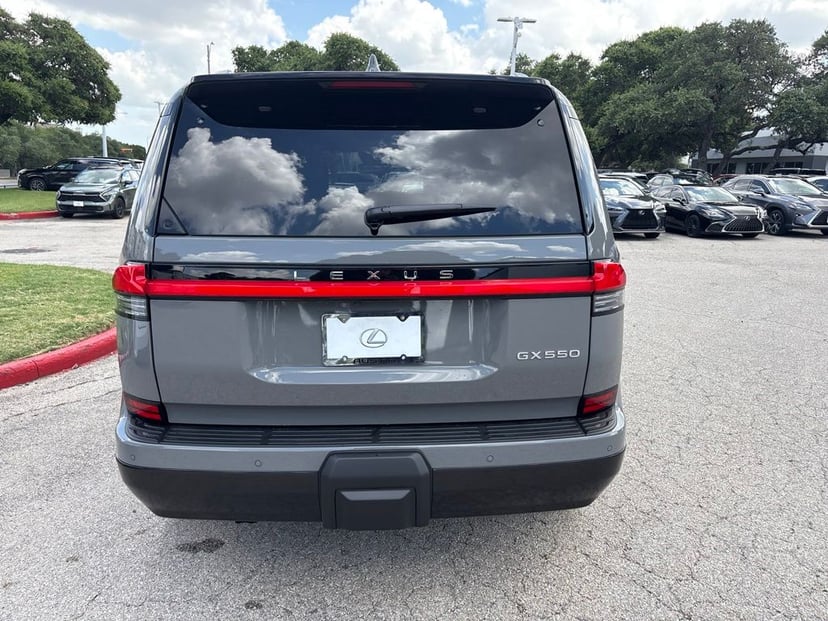 2026 Lexus GX - Image 3