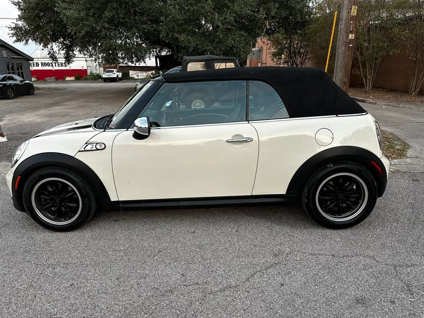 2012 MINI Convertible - Image 1