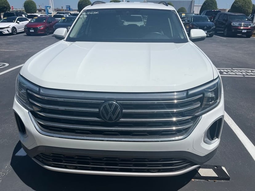 2024 Volkswagen Atlas - Image 1