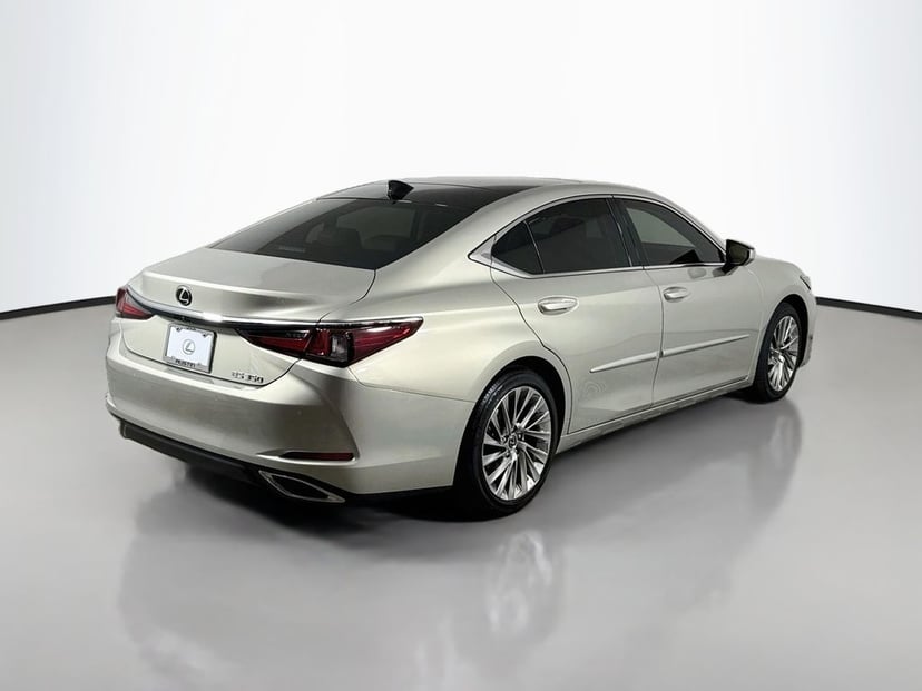 2021 Lexus ES - Image 3