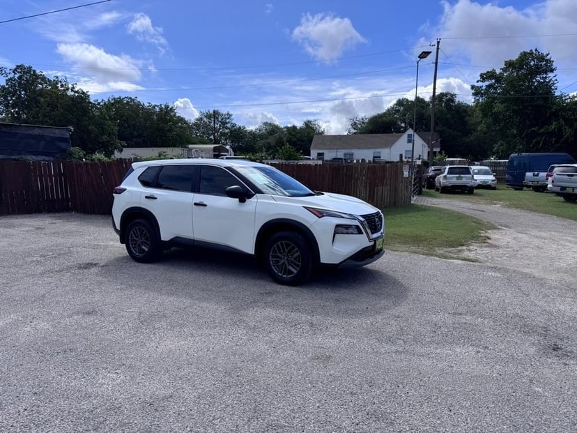 2022 Nissan Rogue - Image 1
