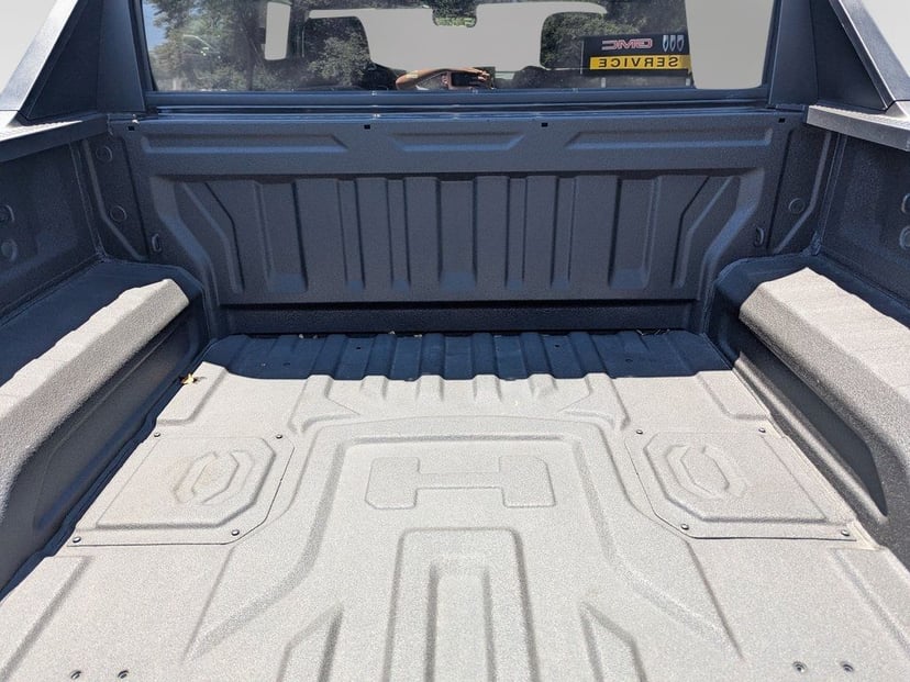 2025 GMC Hummer EV Pickup - Image 2