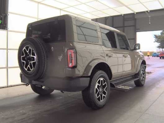 2025 Ford Bronco - Image 3