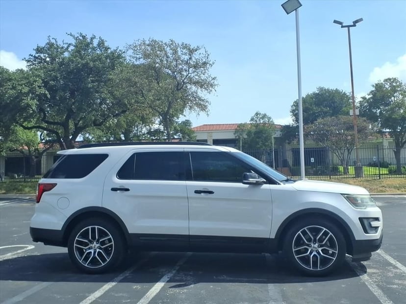 2016 Ford Explorer - Image 2