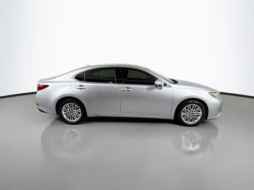 2014 Lexus ES - Image 2