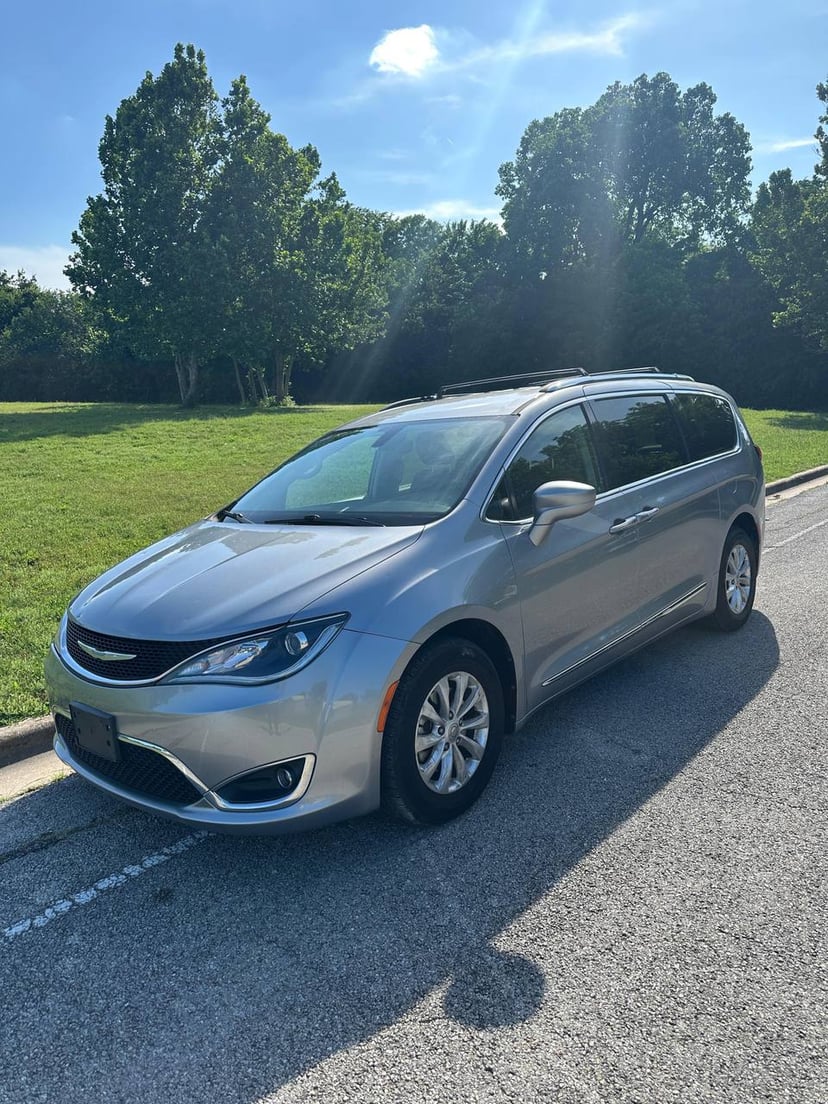 2018 Dodge Pacifica - Image 1