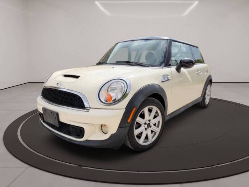 2011 MINI Hardtop - Image 1