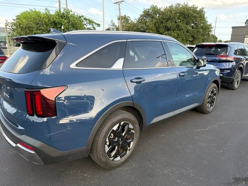 2024 Kia Sorento - Image 2