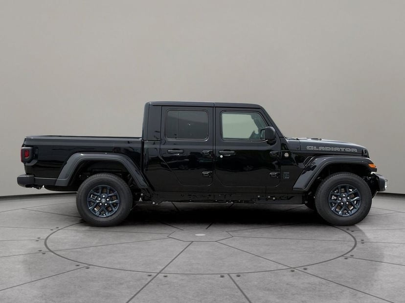 2026 Jeep Gladiator - Image 2