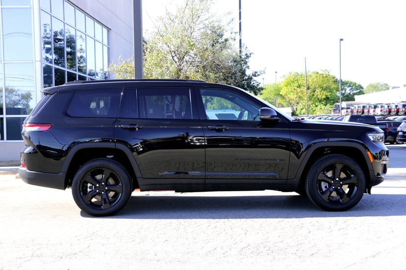 2025 Jeep Grand Cherokee L - Image 1