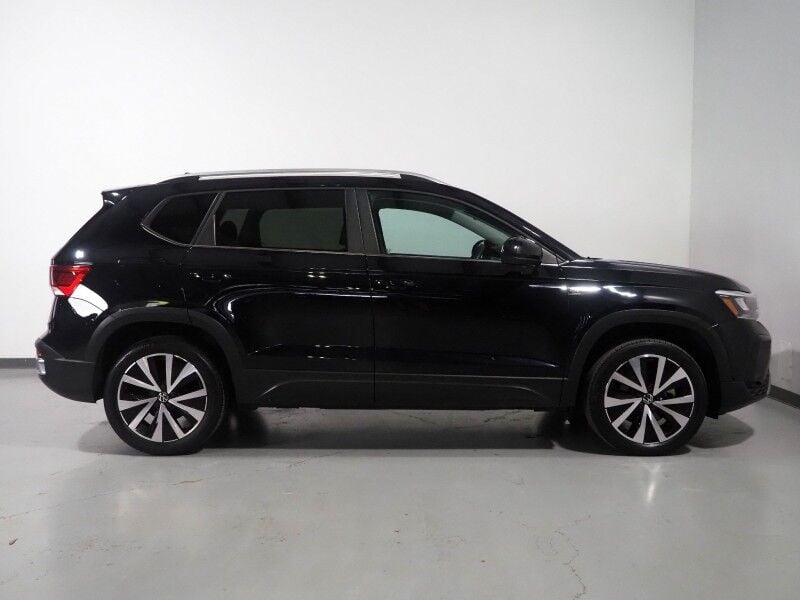 2023 Volkswagen Taos SE - Image 2