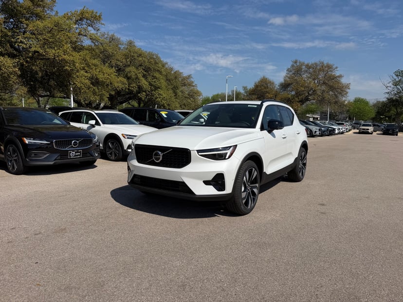 2026 Volvo XC40 - Image 1