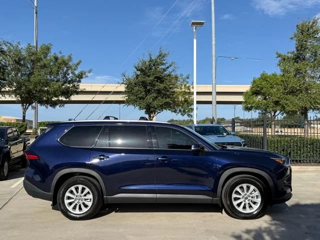 2025 Toyota Grand Highlander - Image 3