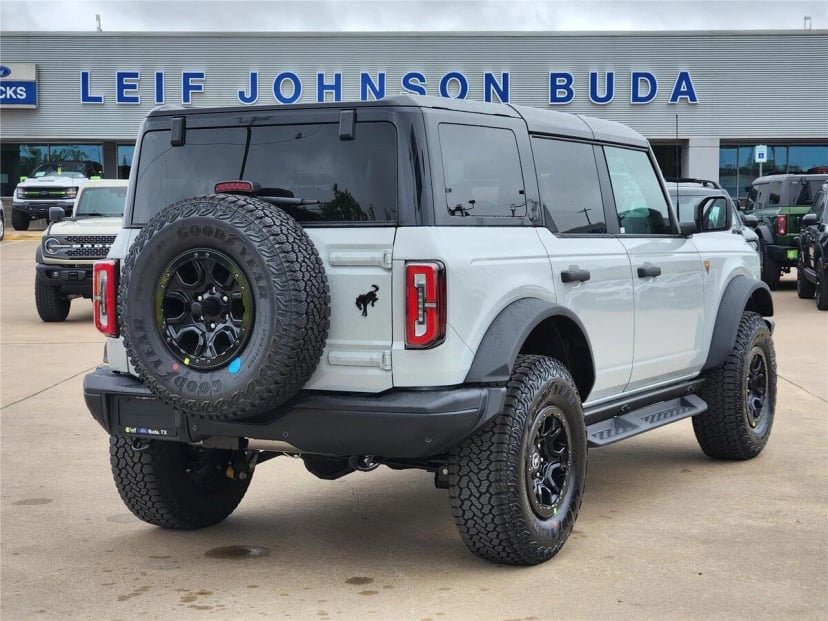 2026 Ford Bronco - Image 3