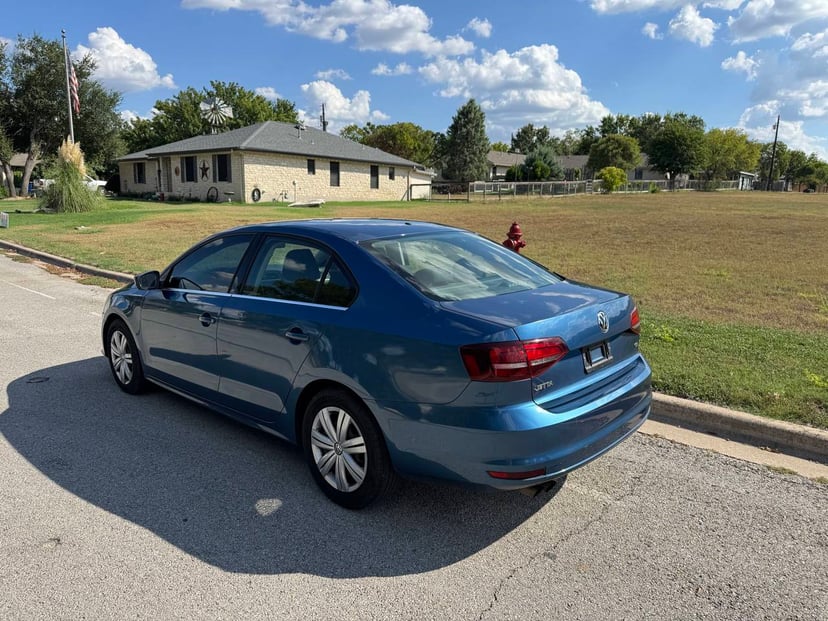 2017 Volkswagen Jetta - Image 2