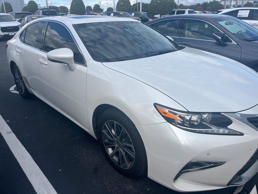2016 Lexus ES - Image 1