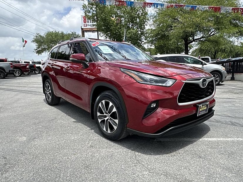 2021 Toyota Highlander - Image 1
