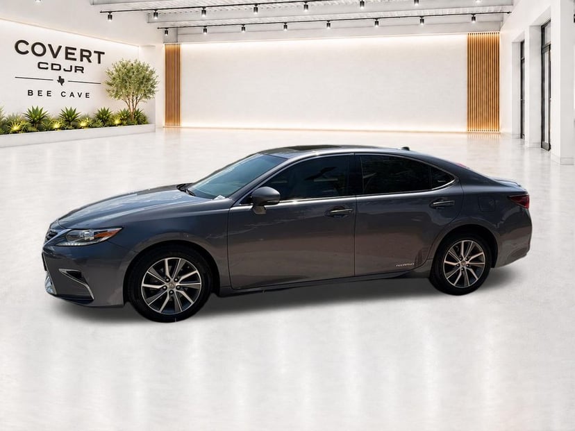 2016 Lexus ES - Image 2