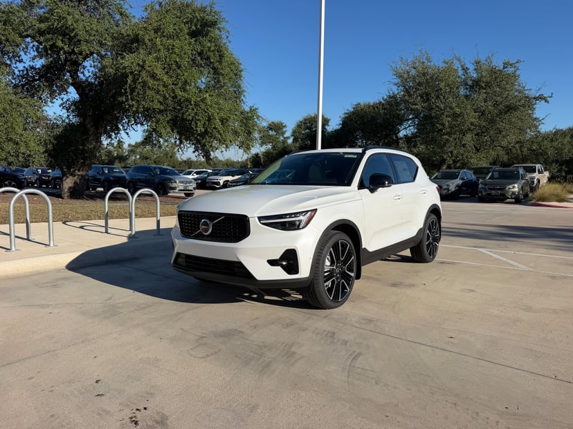 2026 Volvo XC40 - Image 1