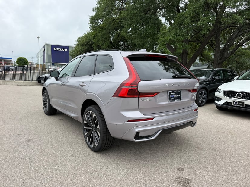 2026 Volvo XC60 - Image 2