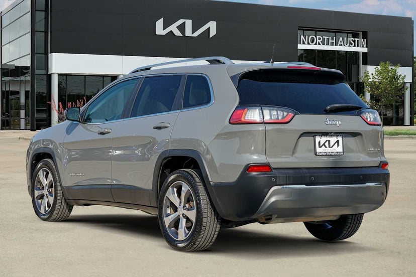 2020 Jeep Cherokee - Image 3