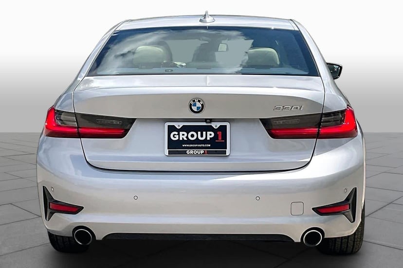 2019 BMW 330i - Image 2